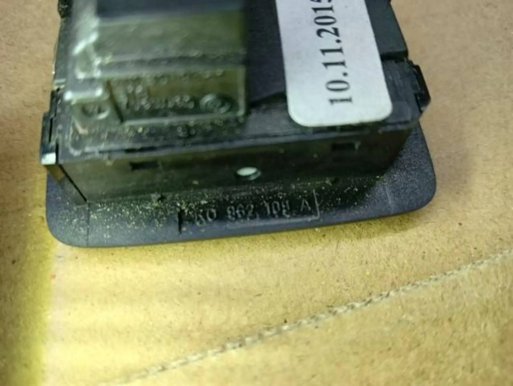 фото №2, Выключатель сигнализация кнопка vw caddy 16r 2k0962109a