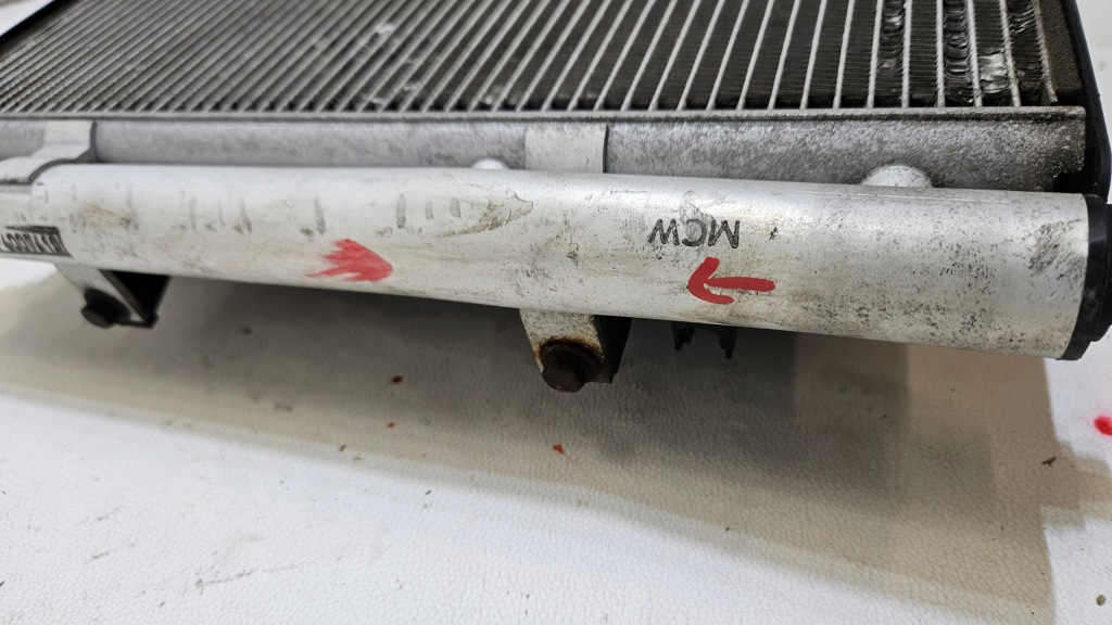 Радіатор кондиціонера вентилятор tesla model s рестайлінг  6008357-00-f Зі Шроту