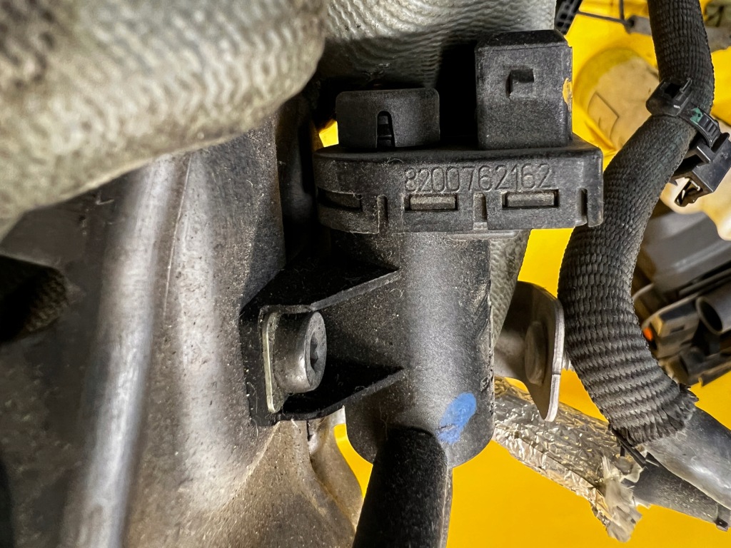 фото №4, Помпа датчики клапан вакууму кронштейн renault 1.6 dci