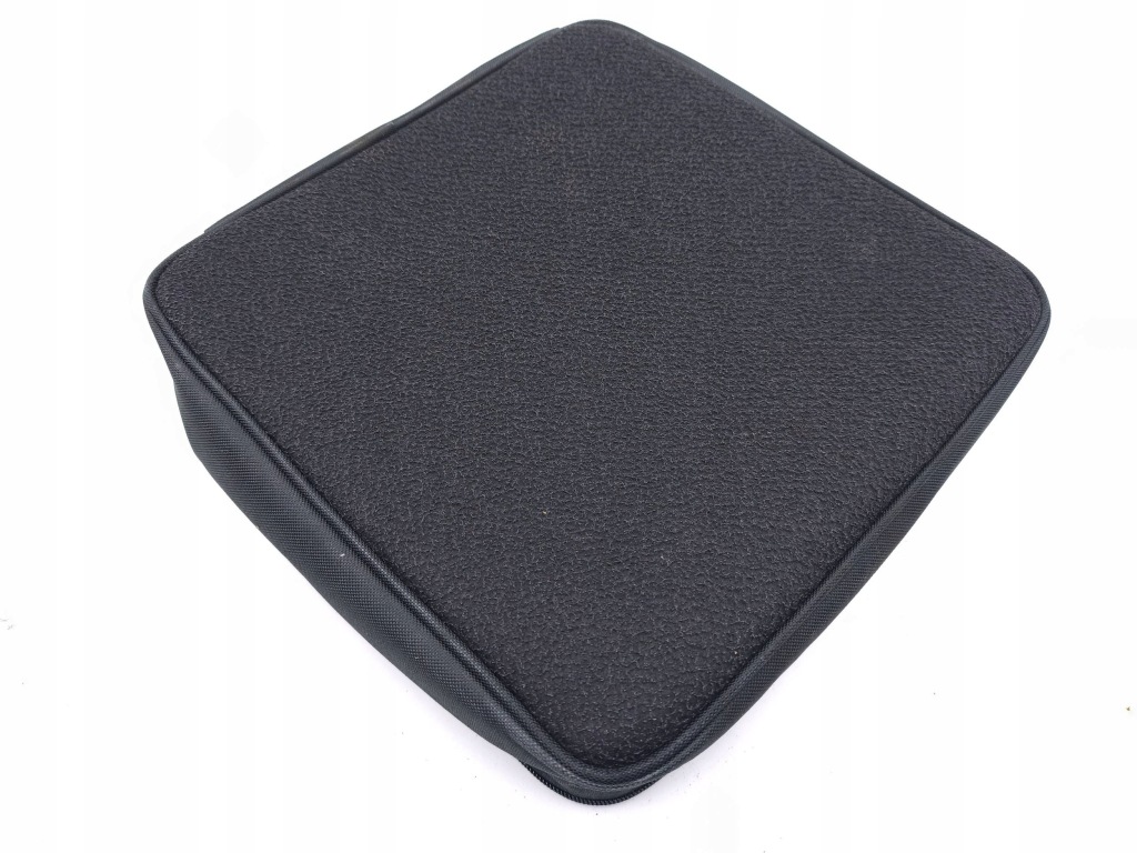 Tesla model y 2023 коробка інструментальний 147907500c в Україні