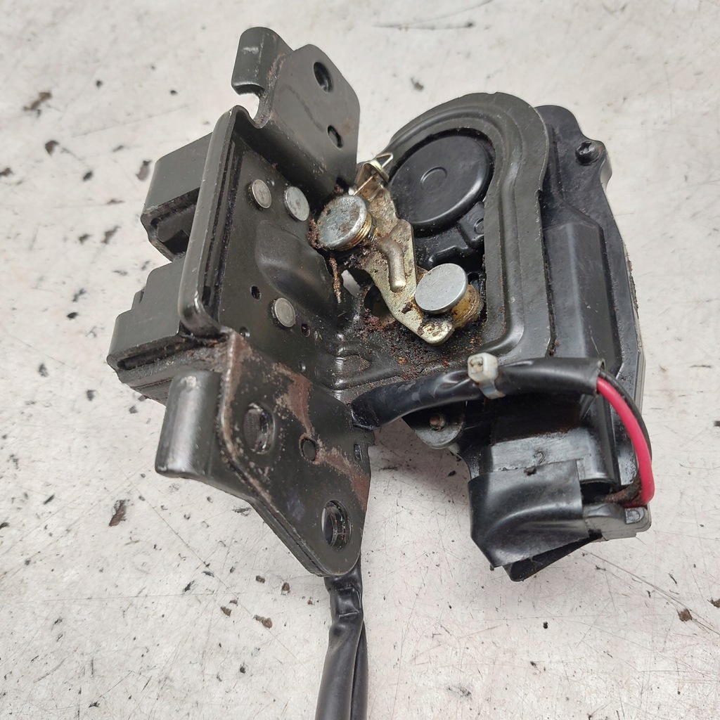 фото №9, Toyota prius ii 2 замок кришки багажника