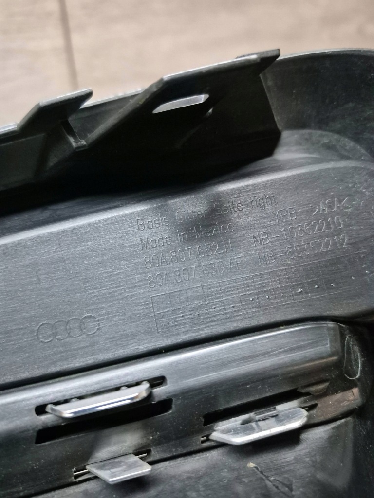 11718. audi q5 рестайлинг  решётка бампер правая  перед 80a807682n Недорого