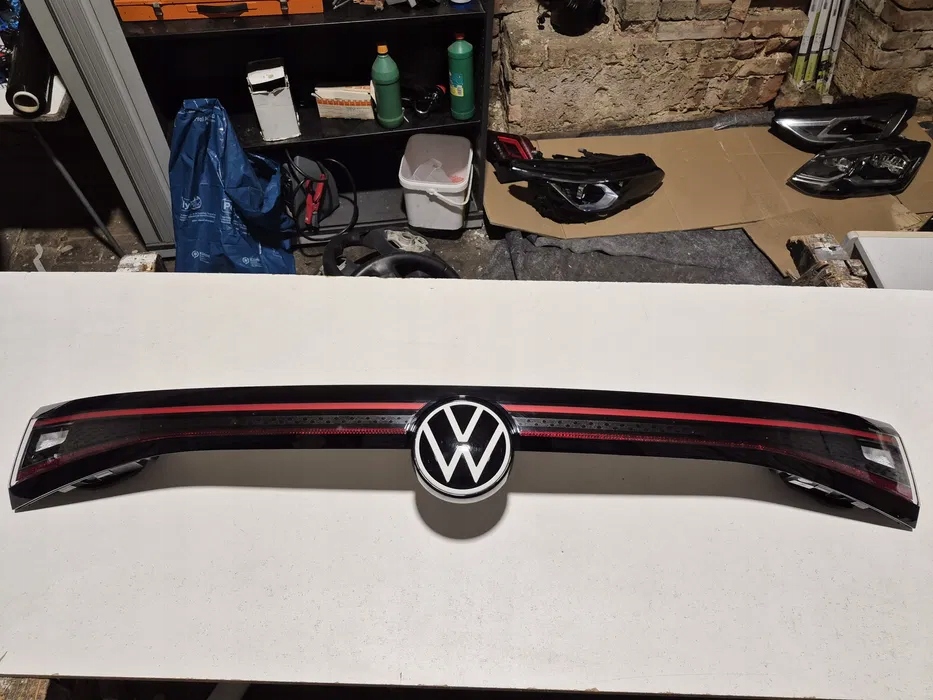 фото №1, Vw id 4. лампа задняя, накладка.