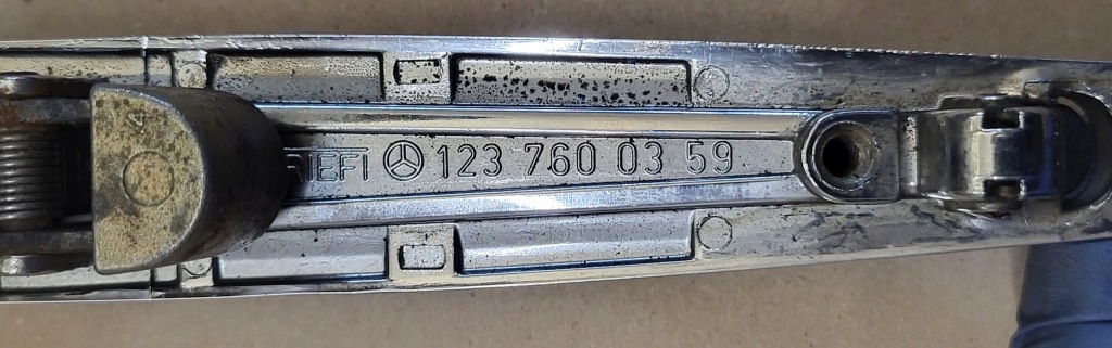 Ручка зовнішня лівий задній mercedes w123 sedan оригінальний номер 1237600359 Доставка