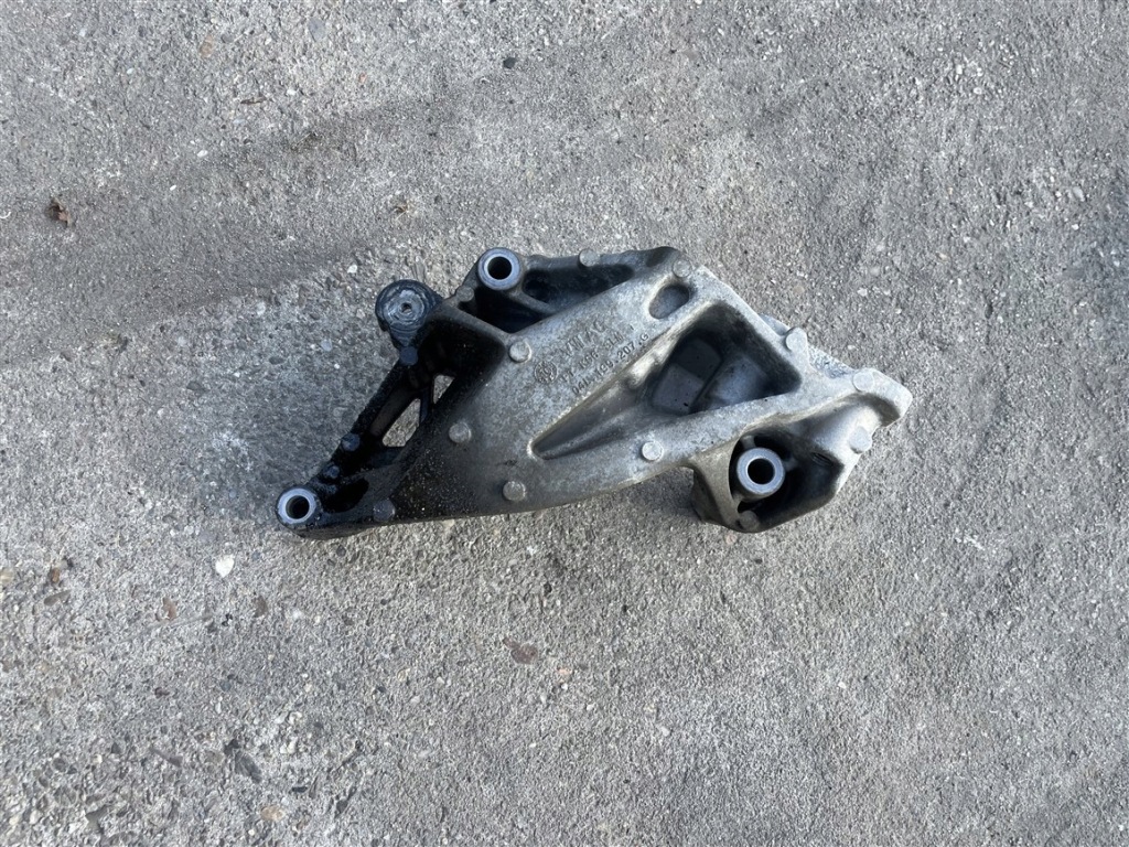 фото №1, Кронштейн кронштейн двигателя 2.0 tdi fwd vw crafter 2 ii man tge