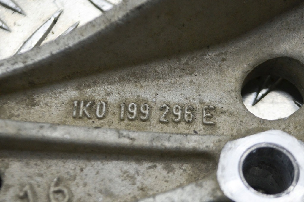 фото №6, Volskwagen scirocco mk3 передній важіль допоміжний правий 1k0199296e 1.4i 118