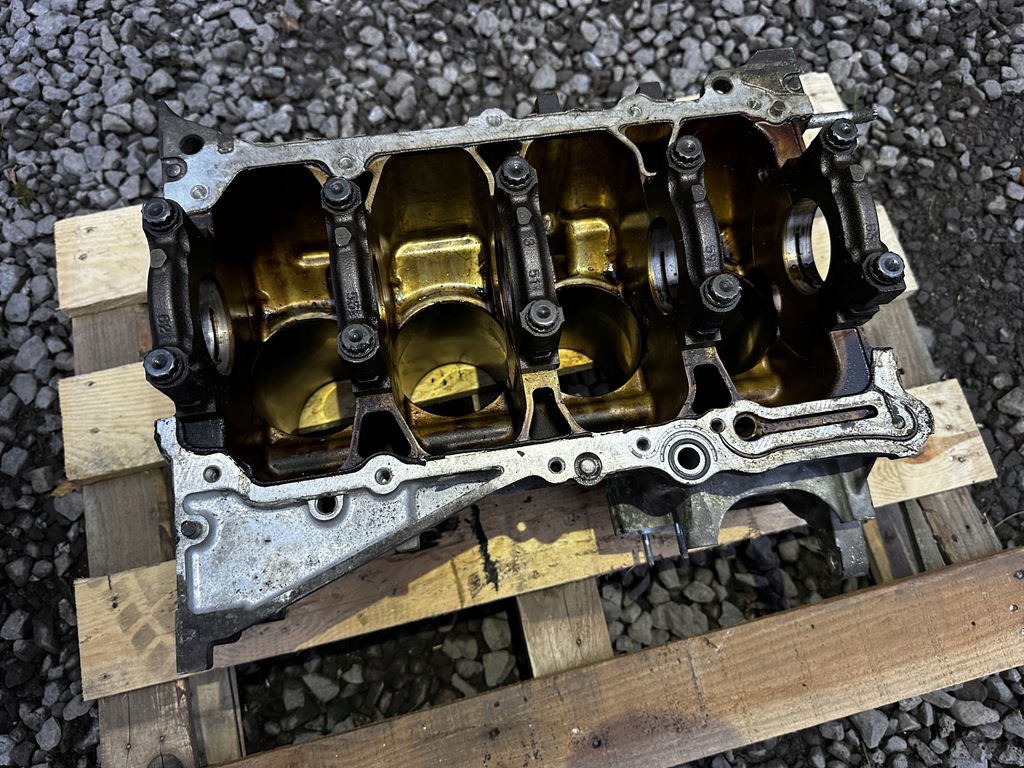 фото №10, Блок двигателя toyota avensis 2.0 16v 1az fse