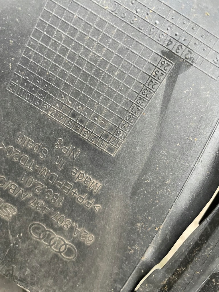 Бампер перед передній audi a1 82a ii 2 s-line решітка радіатора Зі Шроту