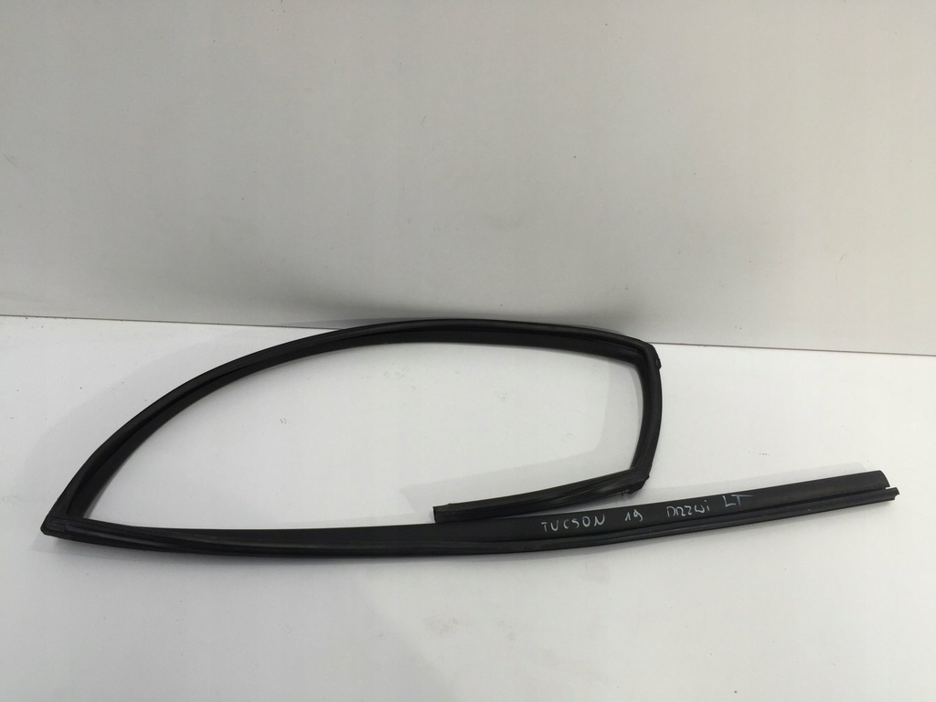 фото №1, Hyundai tucson iii 2019 прокладка рамка дверь задняя