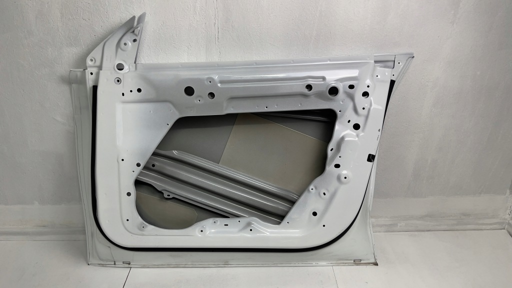 Tesla model y дверь передние перед правый Киев