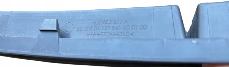 Решётка средняя бампера fabia 2 11-15 5j0853677a с Разборки