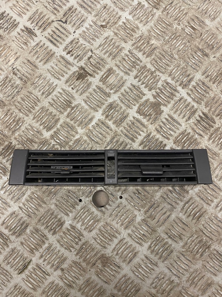 фото №1, Решітка обдув середня mercedes w124 coupe