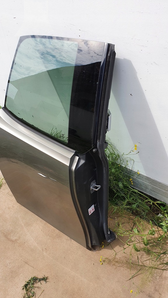 фото №5, Bmw i3 дверь правое задние c2u