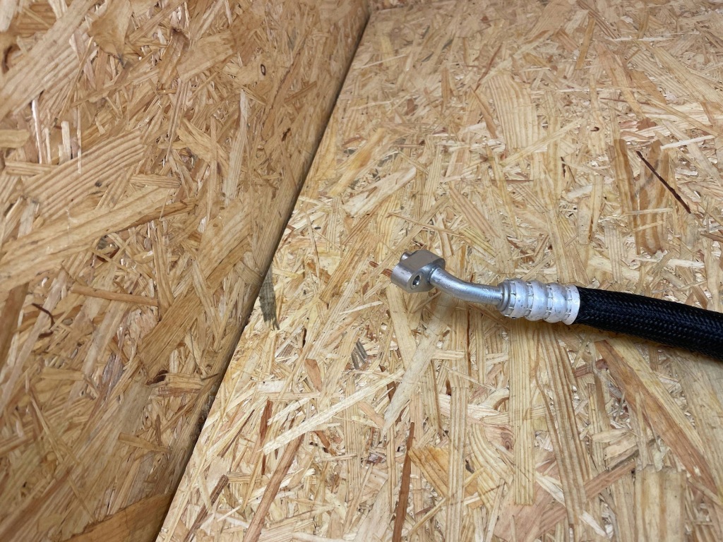 Патрубок трубка шланг кондиціонера mercedes eqe w295 a2978304603 Зі Шроту