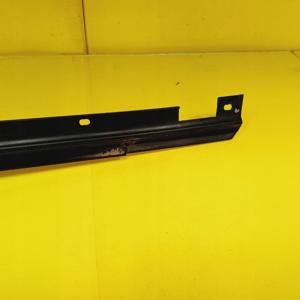 фото №10, Молдинг уплотнитель правый перед audi a4 s4 b5 8d 8d0837478 nr88