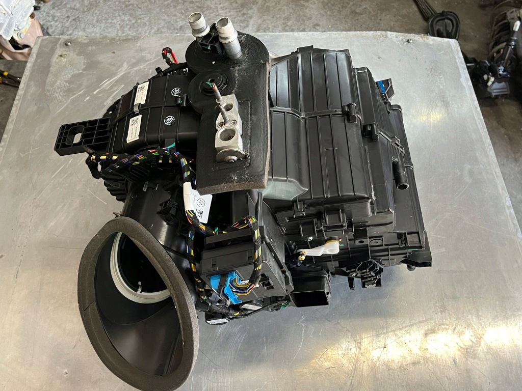 фото №1, Отопитель воздуходувка комплектная peugeot 2008 ii 9830696680