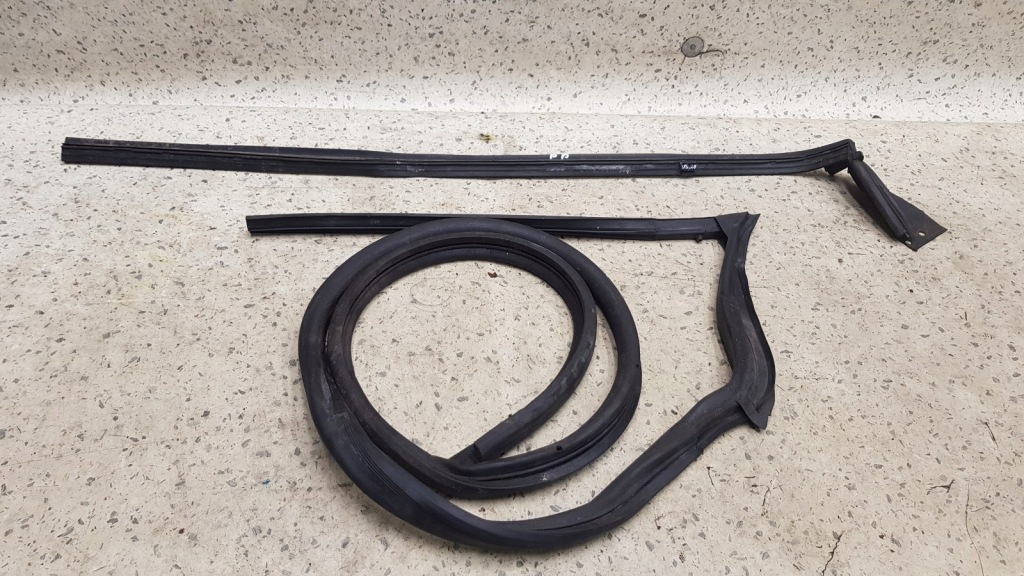 Купити Ущільнювачі двері перед лівий комплект  mercedes w208