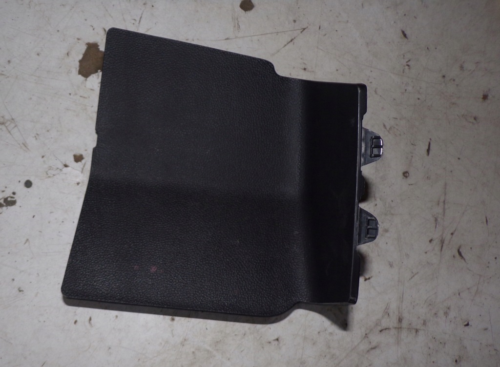 Купить Защита отверстие лампы правый задний  opel mokka 95914498