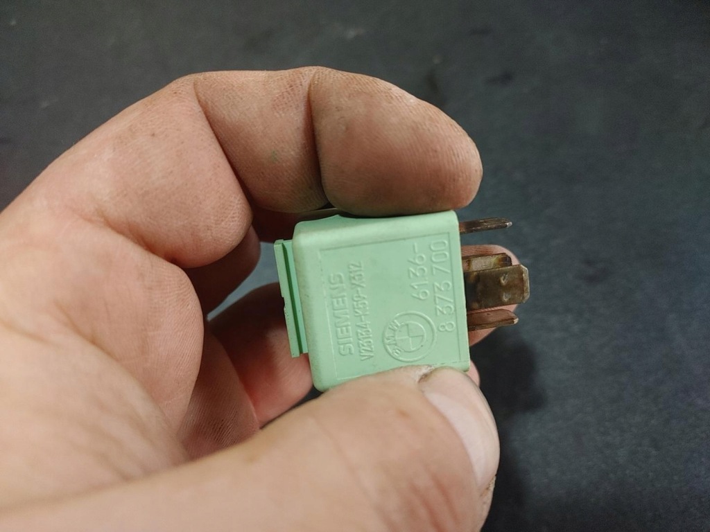 Bmw e39 2.5 бензин оригинальный номер bmw реле зелёный 61368373700 оригинал с Разборки