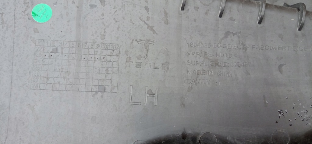 Tesla model 3 iii m3 рестайлінг  highland 23- бампер перед передній 1781565-15-b Зі Шроту