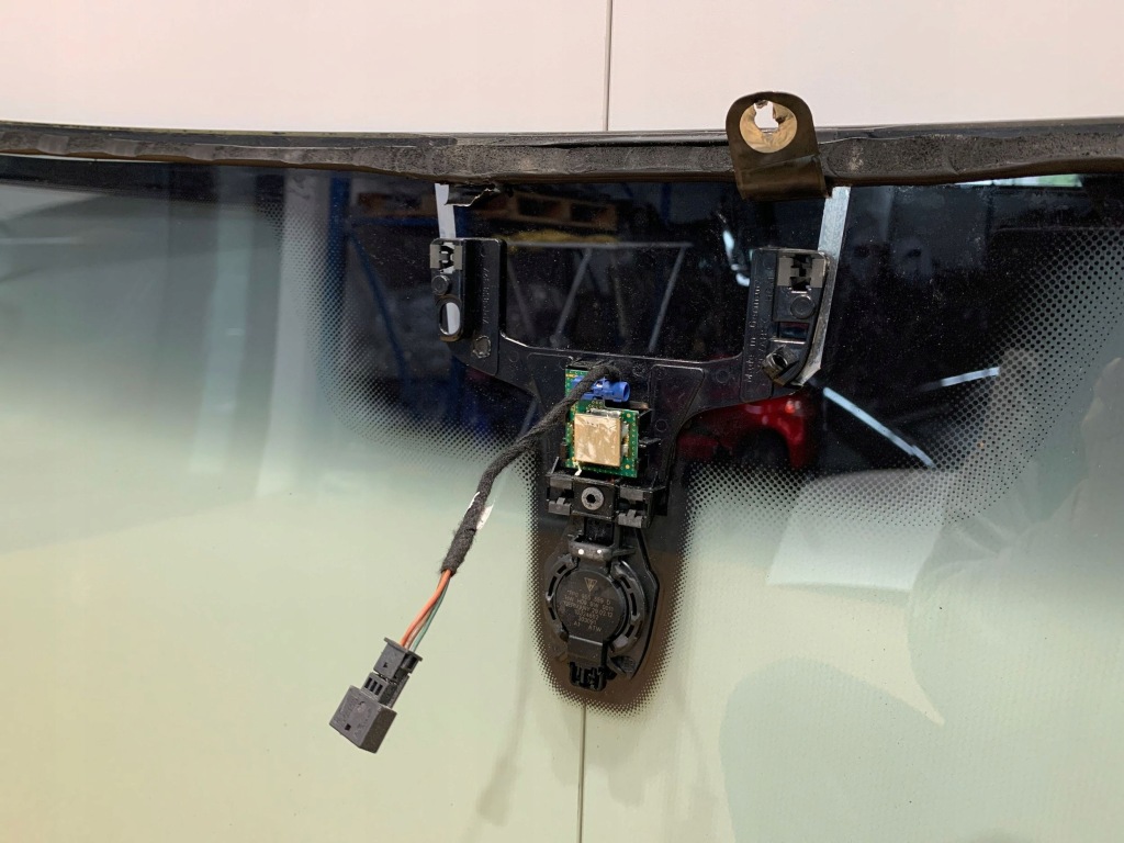 фото №4, Porsche cayenne 7p стекло перед передняя подогрев