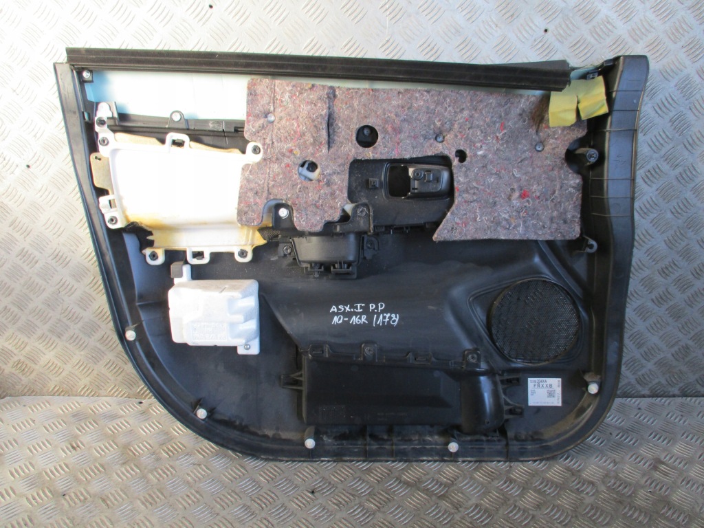 фото №4, Обшивка правый перед 7221b204xa mitshubishi asx 10-17 r.