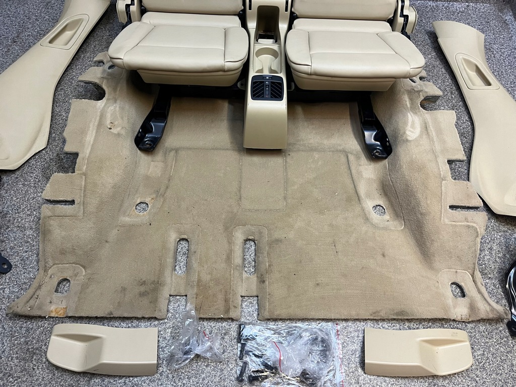 фото №7, Заднє сидіння trzeci 3 ряд сидінь ремені килимок шкіра nappa 7 осіб bmw e70 x5 kamper