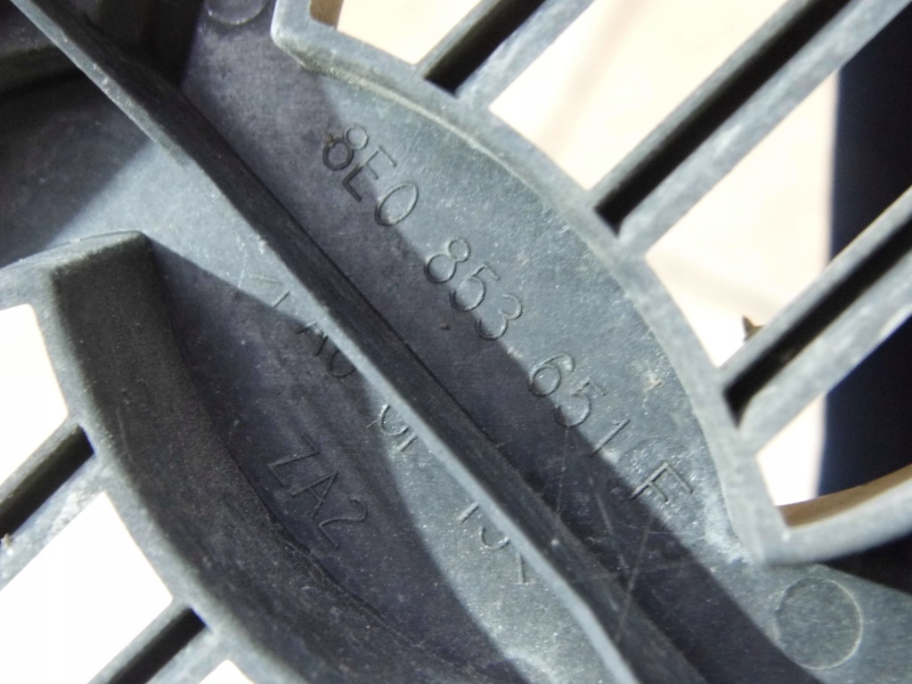 фото №12, Audi a4 b6 02' решётка радиатора решётка радиатора 8e0853651