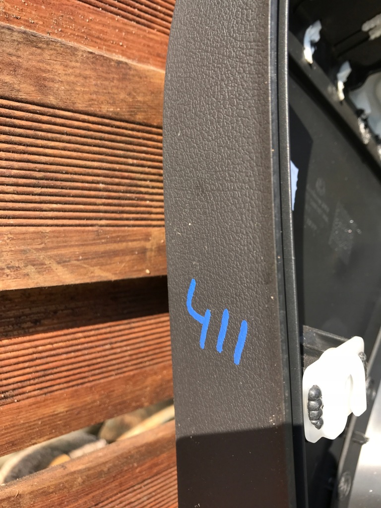 Обшивка дверь левый перед vw tiguan 5n0867011 Недорого