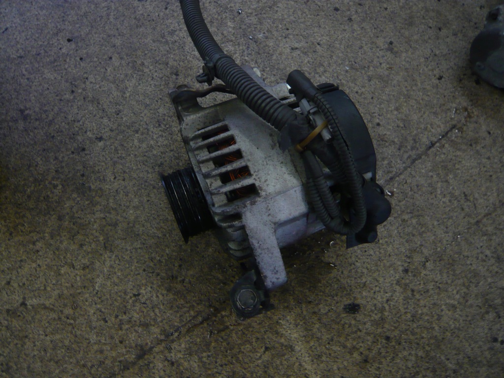 фото №1, Генератор toyota avensis ii t25