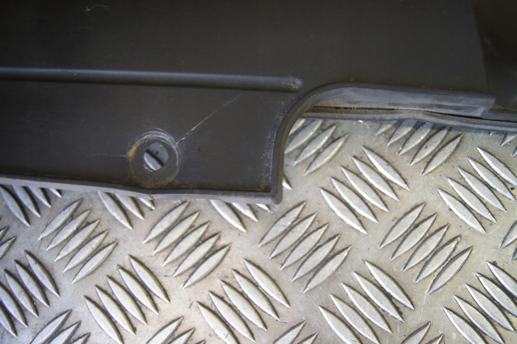 фото №5, Audi оригинальный номер 8t0807081a