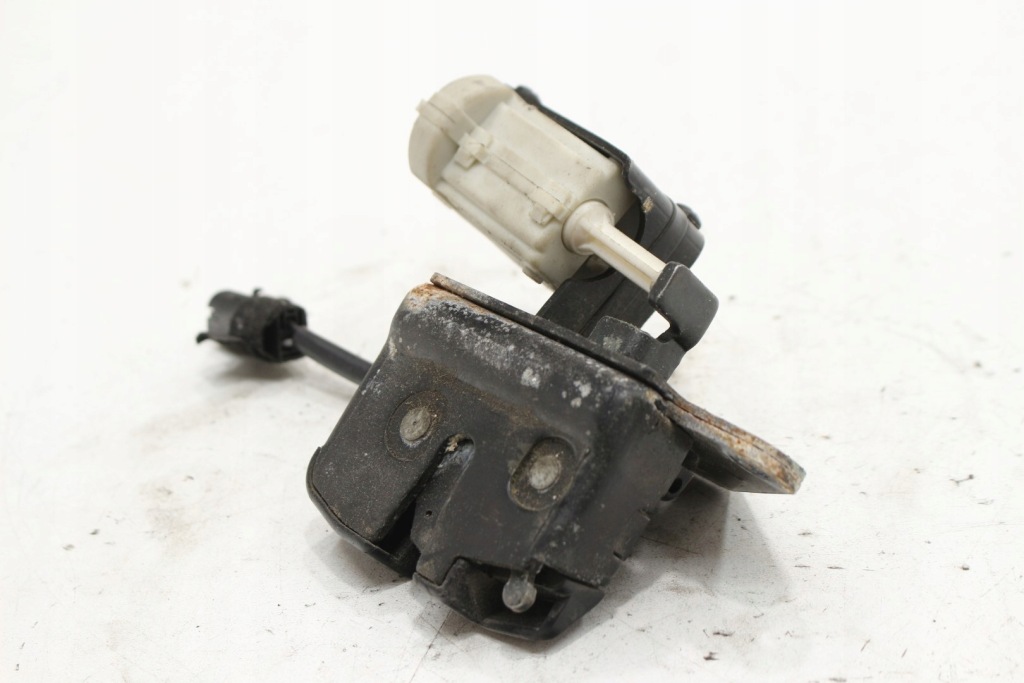 Замок крышки задний  alfa romeo 147 Недорого