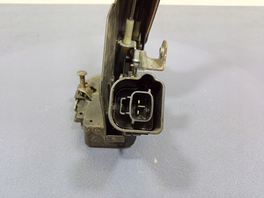 фото №6, Toyota avensis verso замок дверь задняя правый 2 pin rh-370r