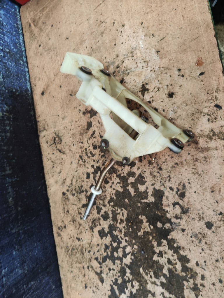 фото №1, Toyota rav4 ii 2.0 d4d домкрат переключения передач