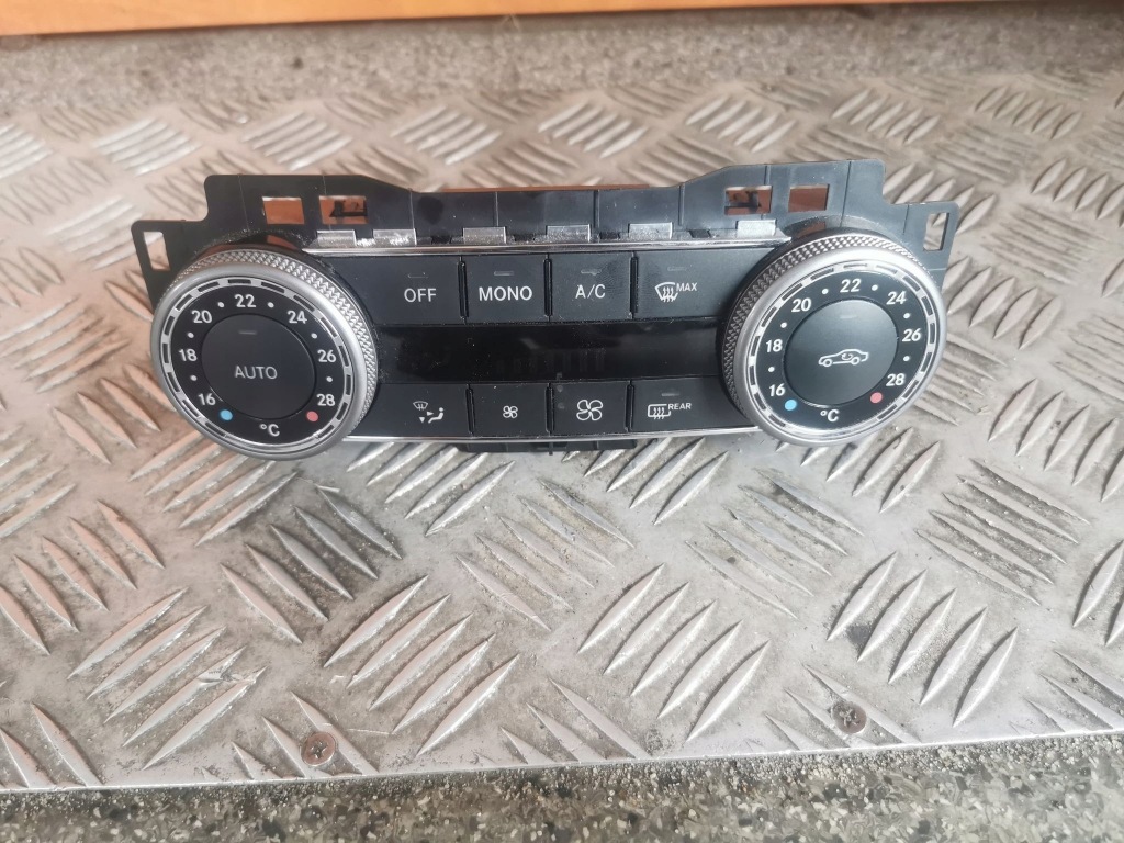 фото №1, Mercedes w204 панель кондиционера 2048309885