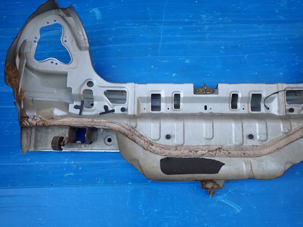 фото №6, Mitsubishi carisma 96-04 pas задний