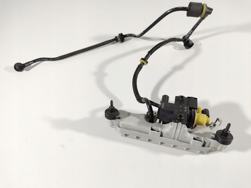 фото №9, Volvo v40 1.5 t3 12r- бачок вакууму