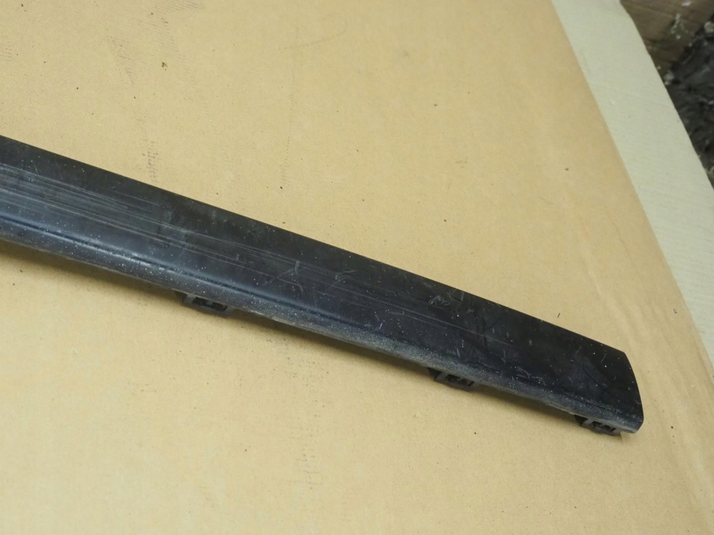 Молдинг бампера заднього середня bmw e30 1945926 Зі Шроту