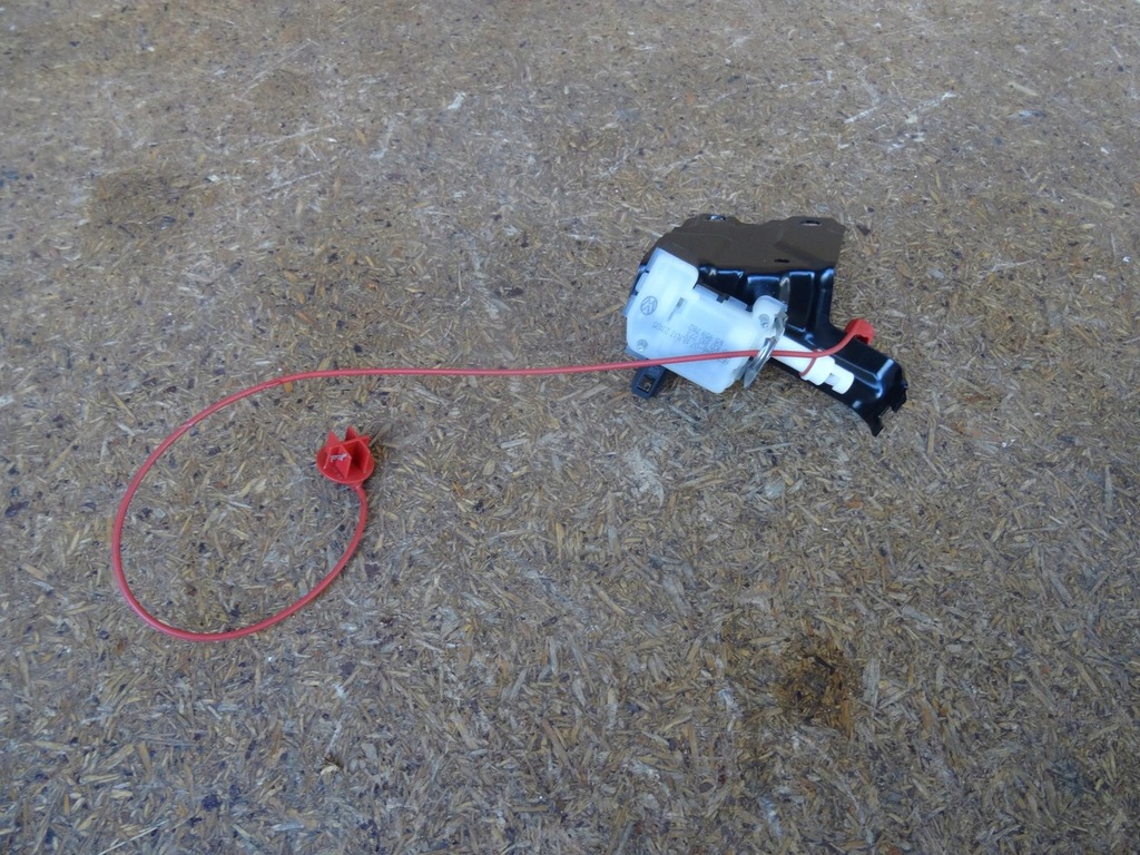 фото №11, Audi ttrs tt 8j привод крышка заливной топлива кронштейн 8j0809985c