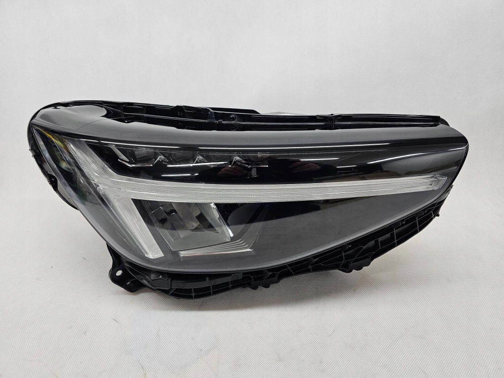 Купить Volvo xc40 рестайлинг  фара перед передняя левая full led base европа 32338909