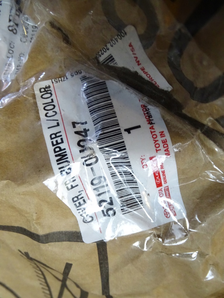 фото №7, Бампер перед передний toyota yaris hybrid новый оригинальный номер