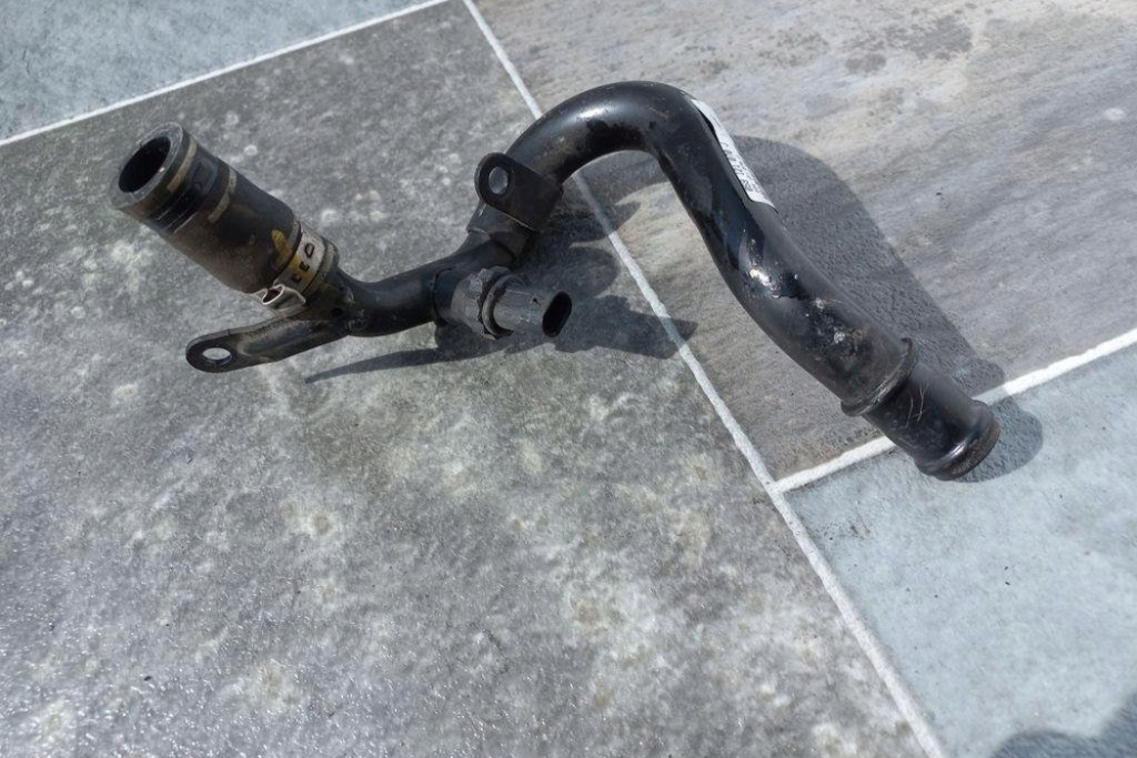 фото №1, Труба охлаждение audi a4 8ec, b7 059121070j 2.7l дизель 2010