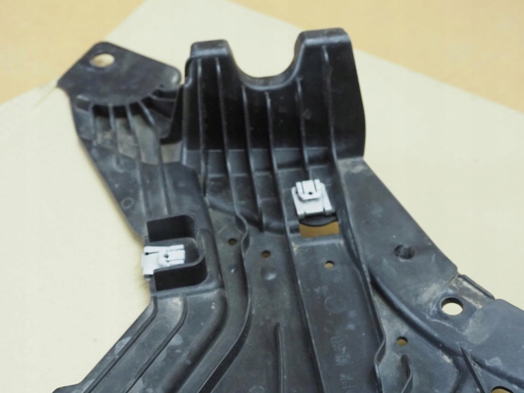 Mercedes w214 плита защита бампера перед левая a2145240200 Оригинал