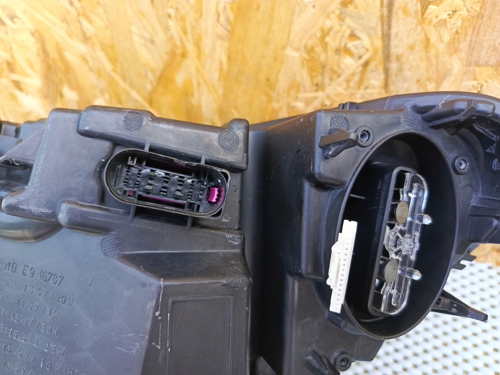 фото №8, Лампа перед права volvo xc40 mid lhd rh 31446785