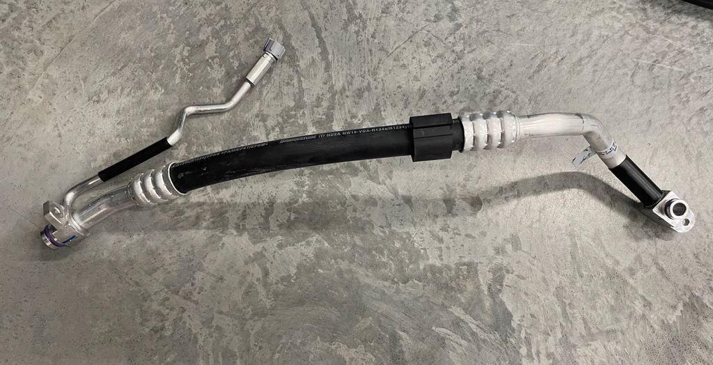 фото №1, Шланг кондиціонера a5 8w 8w1816740 оригінал ідеальний стан