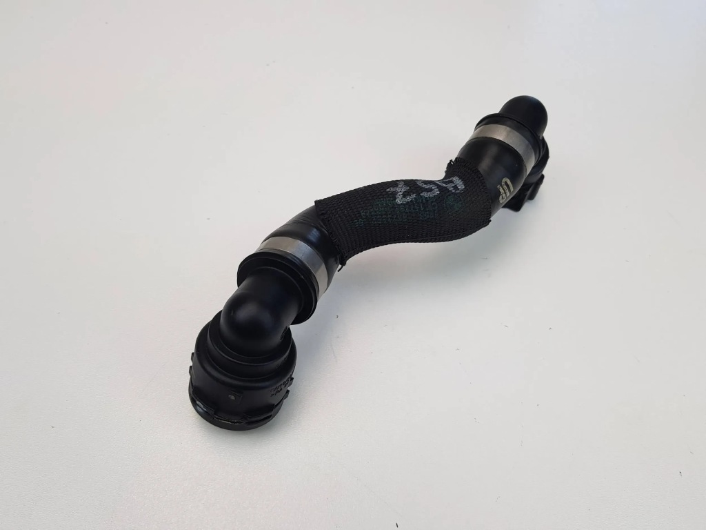 Шланг труба пабтрубок  радиатора воды bmw 5 g30 g31 b57 3.0d 8573382 Недорого