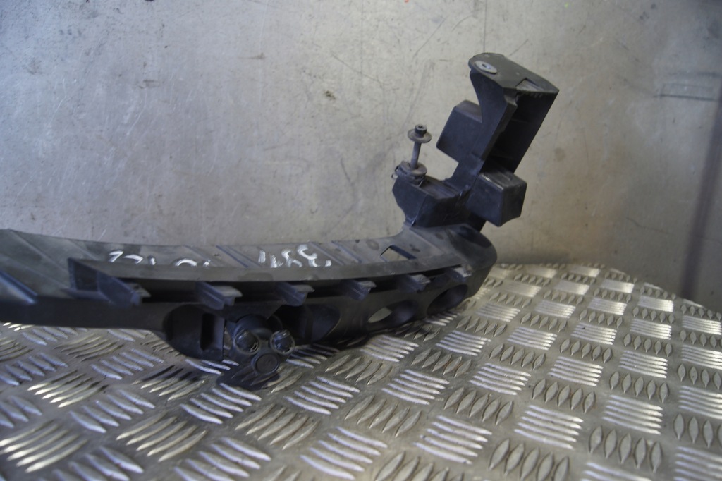 фото №12, Напрямна лампи правий перед audi a3 8p lift 8p0805608