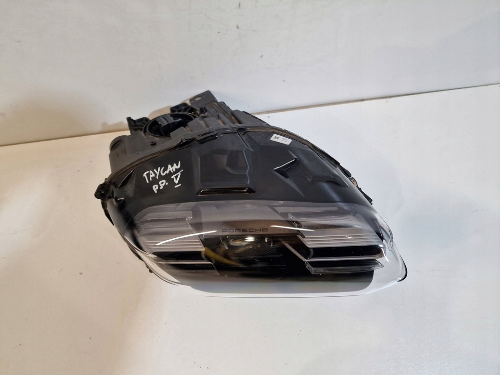 фото №2, Porsche taycan правая лампа full led