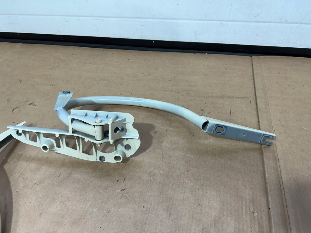 фото №10, Петли крышки задняя, багажника, петля левый, правый mercedes w213 sm c623