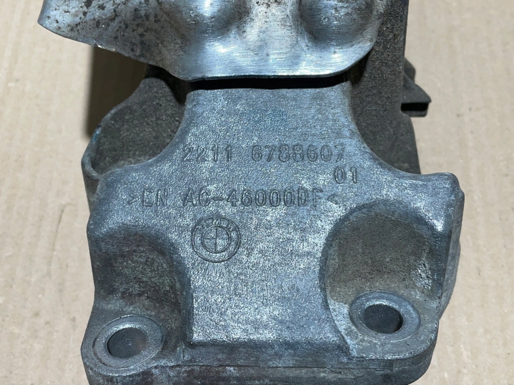 Bmw f20 1.6 turbo подушка двигателя левая 6854251 в Украине